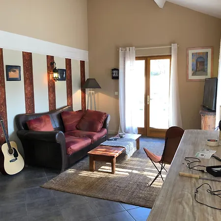 Rouge Holiday home Saint-Montan