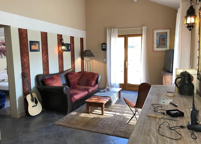 Rouge Holiday home Saint-Montan